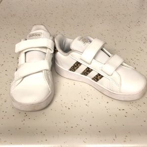 ADIDAS velcro sneakers with leopard print detail, toddler sz 9, EUC